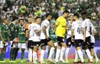 Com dois a menos, Corinthians busca empate contra o Palmeiras