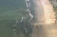 Chega à Praia de Boa Viagem (PE) a 'maré vermelha' e governo diz pra evitar banho