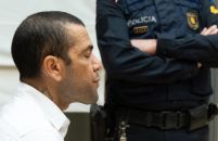 Sem pagar fiança, ex-lateral Daniel Alves passará o final de semana na prisão