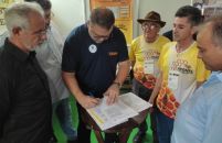 Alan Guedes assina Termo de Permissão de Uso com Associação de Apicultores