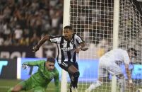 Botafogo vence o Juventude por goleada no Nilton Santos e alcança o G-4