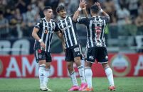 Atlético-MG leva susto, vence Peñarol e encaminha classificação na Libertadores