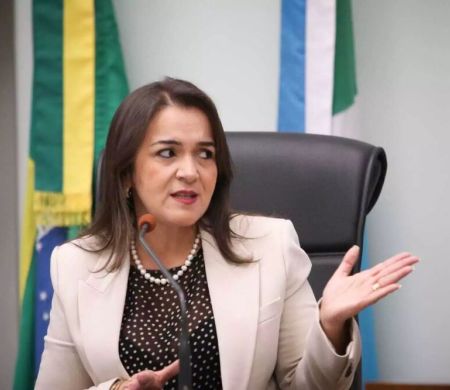 Adriane Lopes decreta ponto facultativo nos órgãos municipais nesta quinta-feira