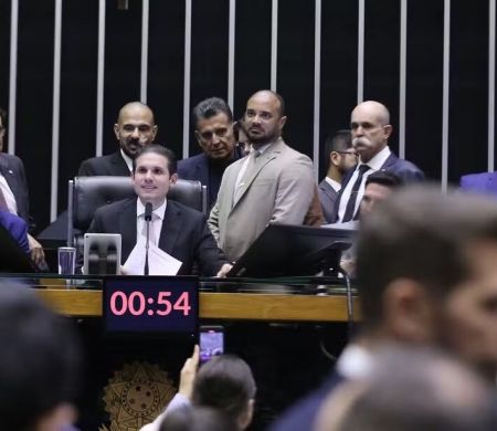 Centrão pró-anistia tem 28% da Câmara, e 'vai ou racha' do PT pode prejudicar pauta do governo