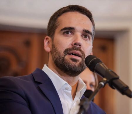 Eduardo Leite indica que pode deixar PSDB e negocia com PSD