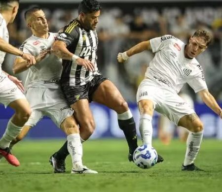 Neymar sai machucado, mas Santos domina Atlético-MG e vence em casa