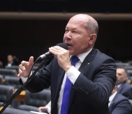 Oposição consegue assinaturas para instalar CPI do roubo do INSS
