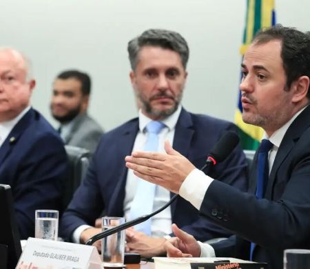 CCJ nega recurso contra cassação do mandato do deputado Glauber Braga