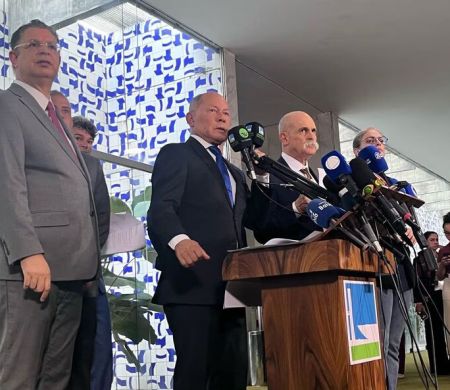 Pedido de CPI do Roubo do INSS  é protocolado com 184 assinaturas