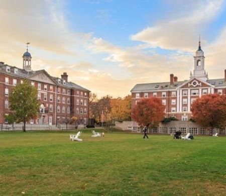 Trump diz que vai tirar status de isenção fiscal da universidade de Harvard 