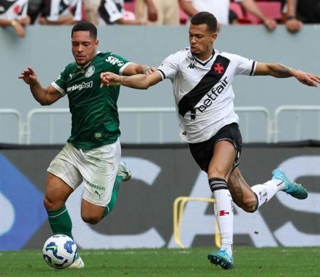 Com primeiro gol de Vitor Roque, Palmeiras derrota o Vasco no Brasileirão