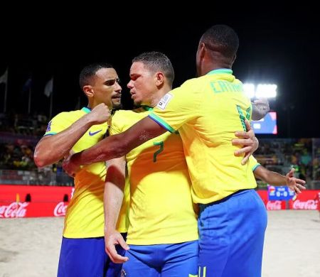 Brasil massacra Omã com um 11 a 1 pela Copa do Mundo de futebol de areia
