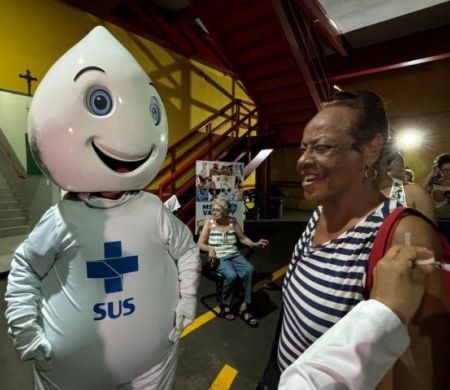 Saúde reabre ponto de vacinação no Corpo de Bombeiros para o Dia D
