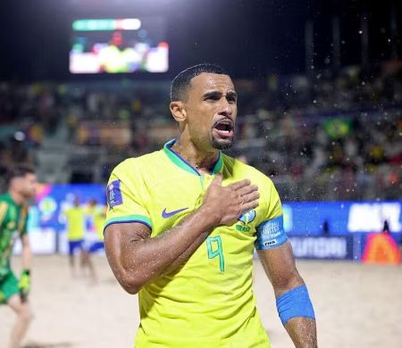 Brasil faz 6 a 1, humilha a Espanha e vai à semi da Copa do Mundo de futebol de areia