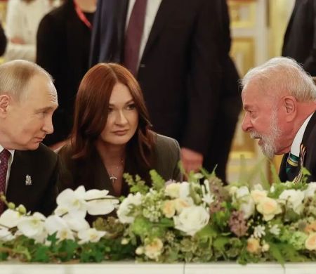 Na Rússia, Lula celebra 80 anos da vitória contra o nazismo