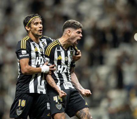 Em jogo de cinco gols, Atlético-MG bate Fluminense na estreia do sintético