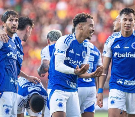Cruzeiro goleia Sport, estraga estreia de António Oliveira e acaba com tabu na Ilha