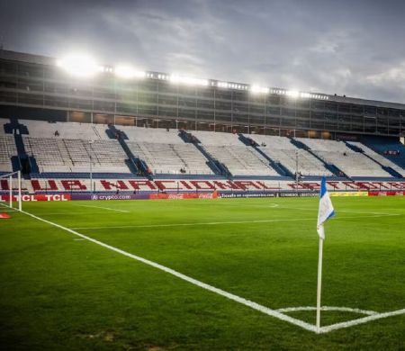 Ainda vivos na competição, Nacional recebe o Internacional em Montevidéu