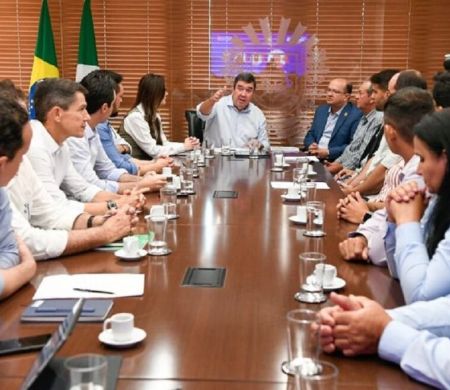 Rochedo entrega ao governador projetos de asfalto em bairros e nova ponte