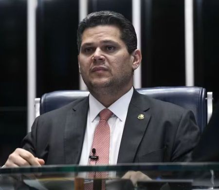 Alcolumbre diz que pode adiar abertura, mas não tem como impedir CPI mista