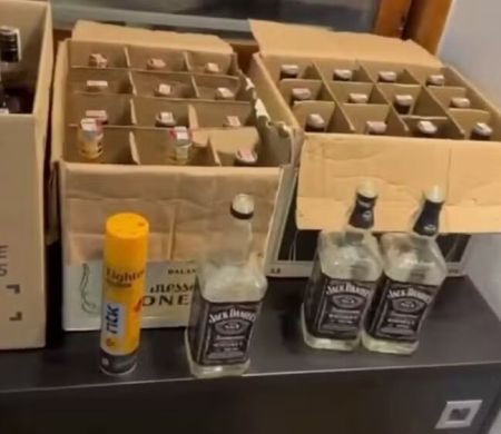Homem é preso ao vender whisky falsificado em garrafas de marcas famosas