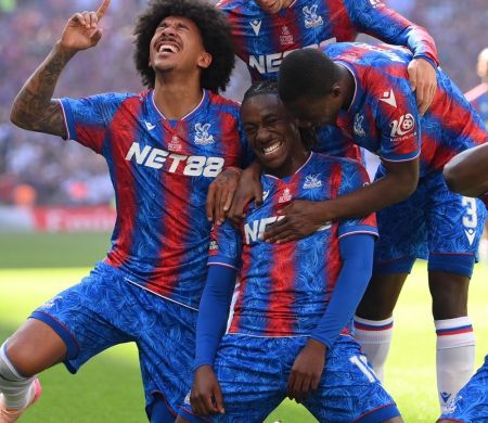 Irmão do Botafogo, Crystal Palace vence Manchester City e é campeão da Copa da Inglaterra