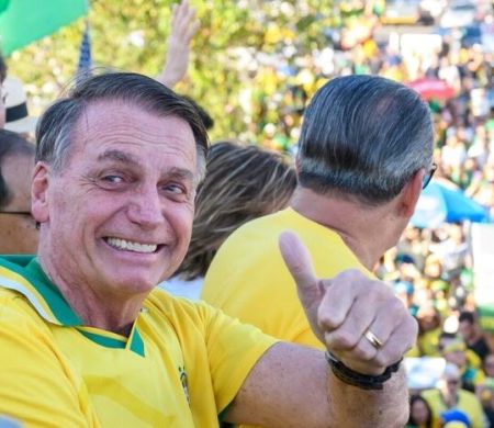Bolsonaro volta a criticar regulação das redes e fala em “riscos de agendas ideológicas