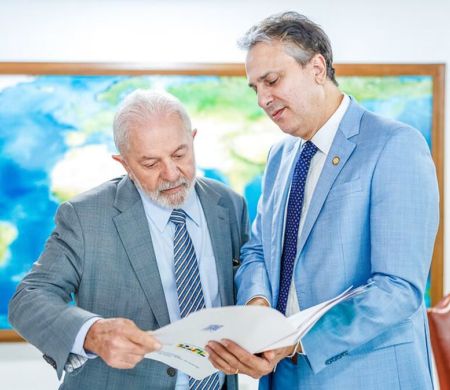 Lula proíbe ensino a distância para medicina, direito e enfermagem