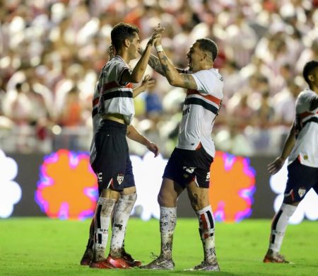 Fora de casa, São Paulo vence Náutico e vai às oitavas da Copa do Brasil