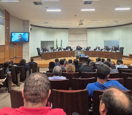 Pedido de vista de juiz novato adia julgamento que pode cassar prefeita Adriane Lopes
