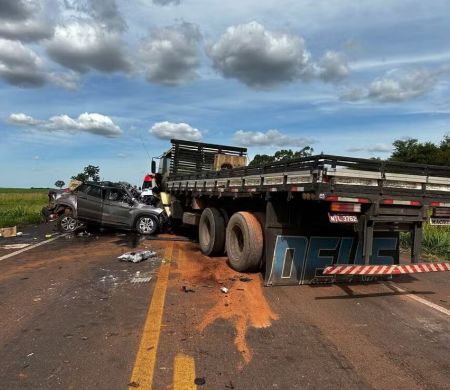 Colisão entre carro e caminhão mata duas pessoas na BR-262, em Campo Grande