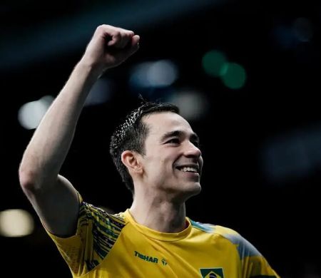 Calderano vence de virada e vai às oitavas do Mundial