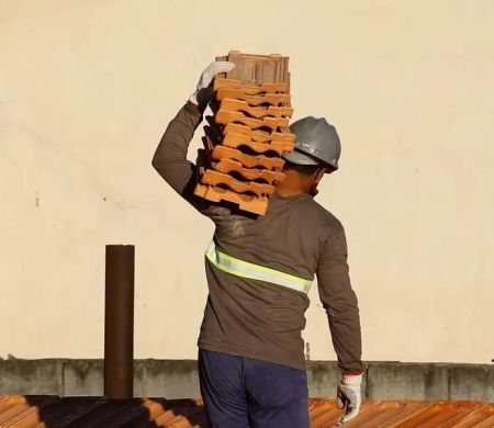 Salário na construção recua 22% em dez anos, diz IBGE