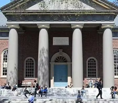 Presidente americano proíbe Harvard de ter estrangeiros
