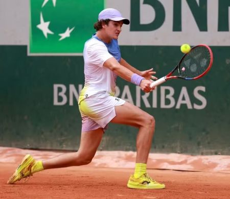 Fonseca atropela número 28 e avança à 2ª rodada em Roland Garros