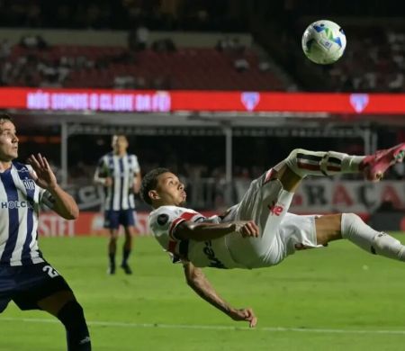 São Paulo vence Talleres e vai às oitavas da Libertadores como líder do Grupo D