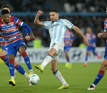 Fortaleza perde do Racing e avança às oitavas em segundo