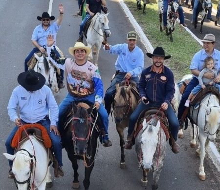 Cavalgada leva tradição, comitiva e música à Afonso Pena neste domingo