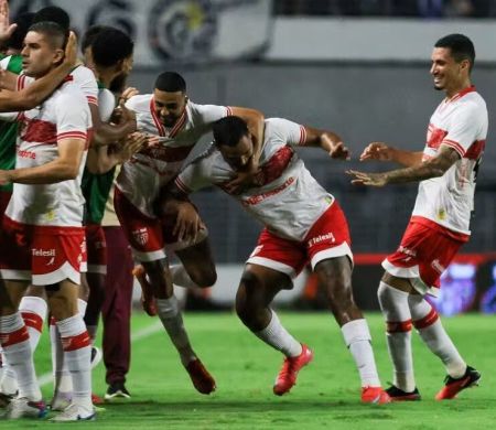 CRB supera desfalques, vence mais uma no Rei Pelé e encosta no G-4