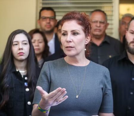 Carla Zambelli troca o Brasil pela Europa e diz que pedirá licença do mandato