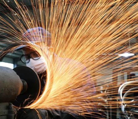 Produção industrial brasileira tem alta de 0,1% de março para abril