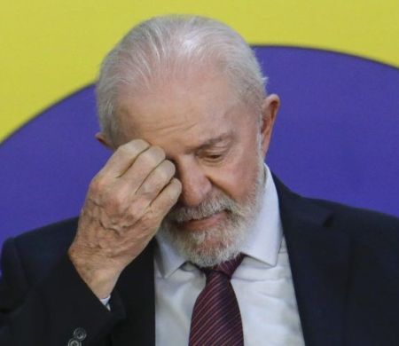 Escândalos corroem gestão petista e desaprovação de Lula atinge 57%