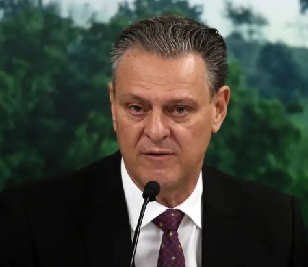 Combate à gripe aviária mostra eficiência do Brasil, diz ministro
