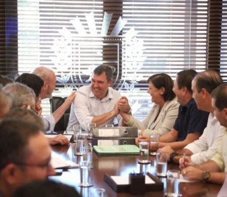 Com apoio do governo,  Mundo Novo vai concluir asfalto e obra no Pq Industrial