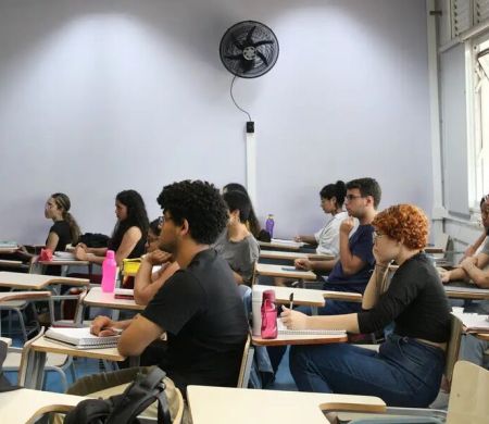 MEC apoiará 393 cursinhos populares em 2025