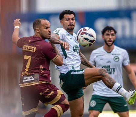 CRB vence o líder Goiás no Rei Pelé, em Maceió, e volta ao G4 