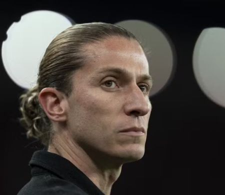AS, da Espanha, se impressiona com trajetória de Filipe Luís no Fla