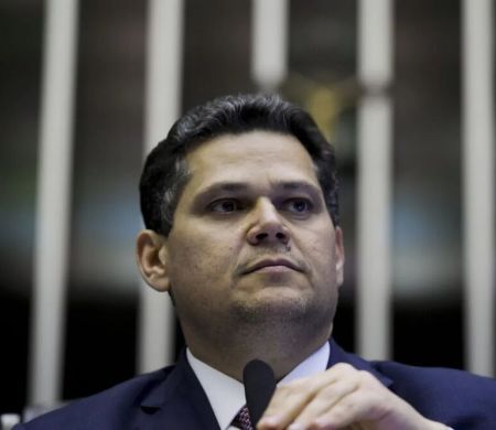 Alcolumbre oficializa criação de CPMI para apurar roubo no INSS