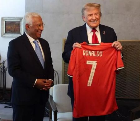 CR7 pede paz em camisa autografada e enviada para Trump