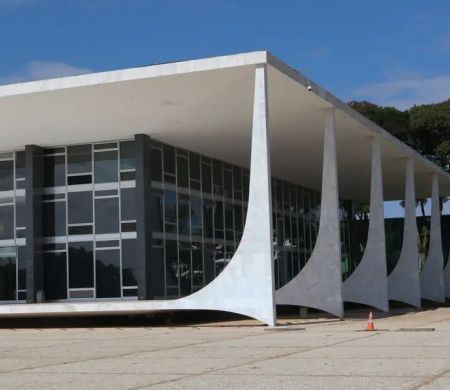 Maioria do STF decide pela perda do mandato de sete deputados 